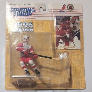 Starting Lineup 1996 Hockey Figure Sergei Fedorov in Detroit Red Wings Uniform.